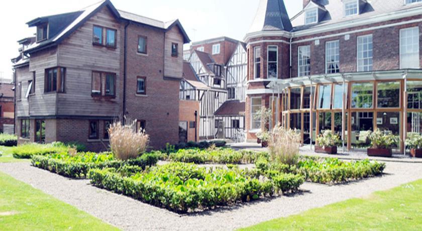 11 Talbot Court
