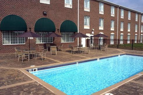 Отель Holiday Inn Express Hotel & Suites WARRENTON