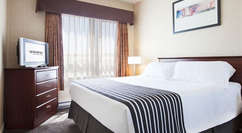 Отель Sandman Suites Surrey - Guildford