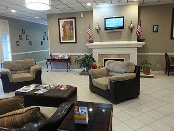 Отель Econo Lodge Hinesville