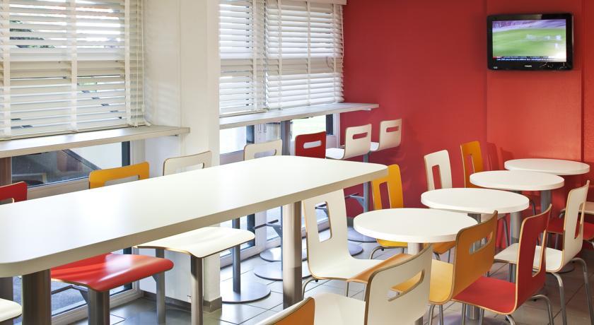 Отель Premiere Classe Valenciennes Ouest Petite Foret