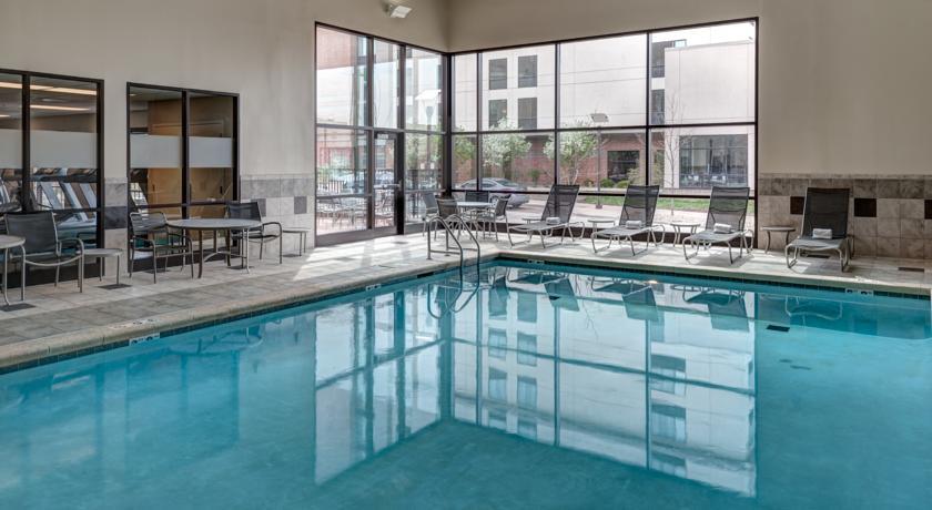 Отель Hampton Inn & Suites Omaha-Downtown