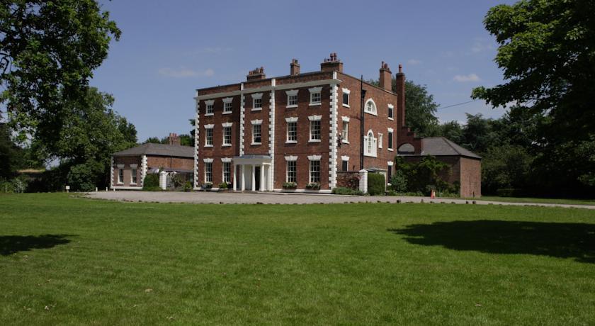 Мини-отель Trafford Hall
