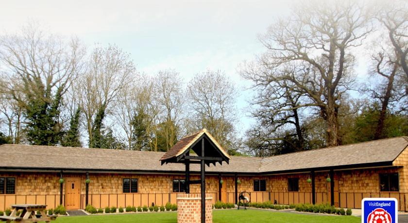 Отель Hill Top Farm Lodges