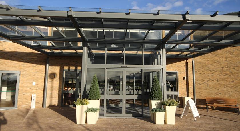Отель Holiday Inn Huntingdon Racecourse