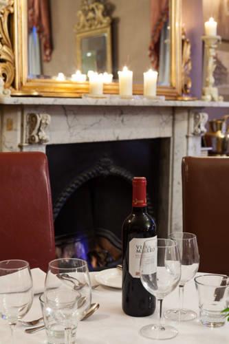 Отель The Feathers Hotel