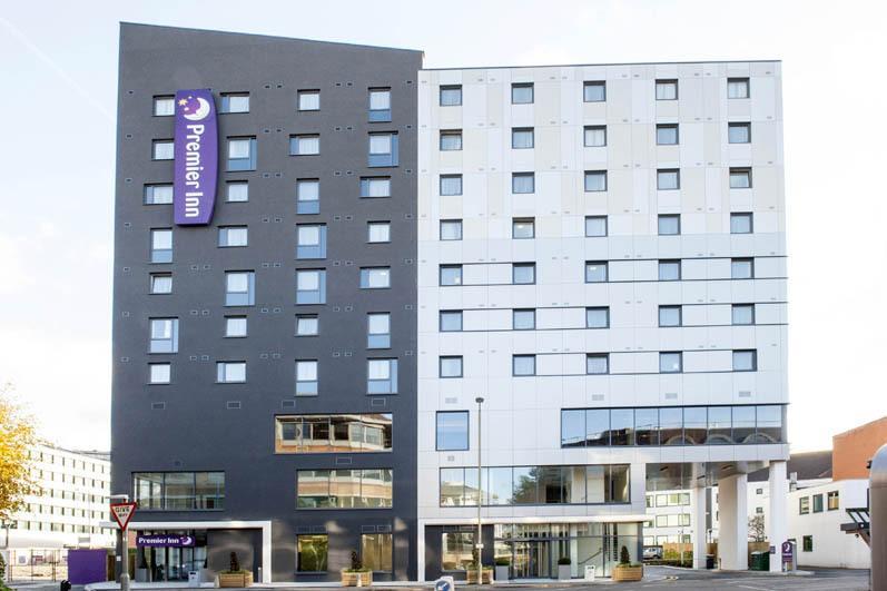 Отель Premier Inn Woking Town Centre