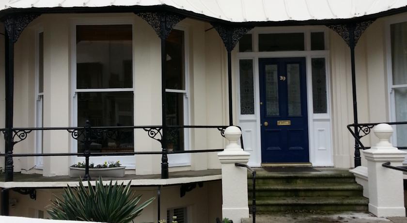 Апартаменты Churchill Brighton Apartments
