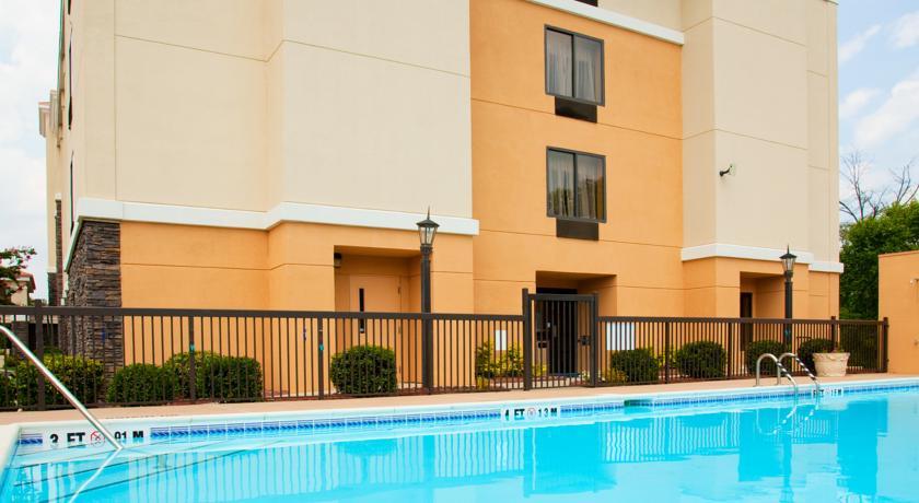 Отель Holiday Inn Express Raleigh-Durham Airport