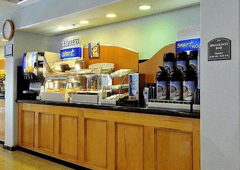 Отель Holiday Inn Express Hotel & Suites VACAVILLE