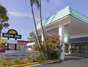 Отель Days Inn St. Petersburg Central