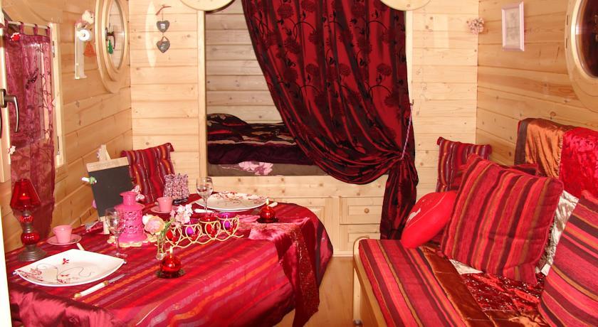 Апартаменты Maison d'hôtes La Roulotte des 4 Saisons