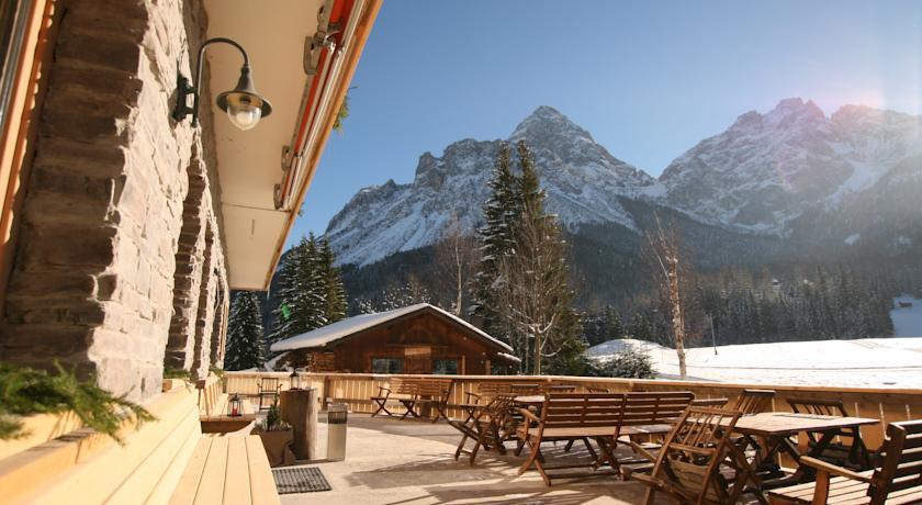 Отель Hotel Family Alm Tirol