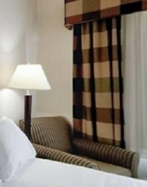 Отель Holiday Inn Express Childress