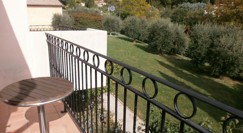 Апартаменты Appartement Les Ferrages