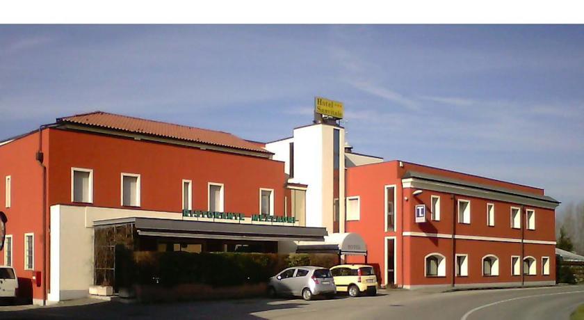 Отель Hotel Sanvitale
