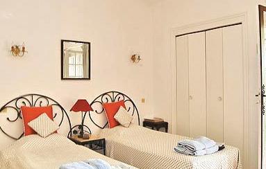 Апартаменты Holiday Home Domaine Les Peyroues