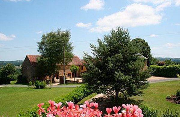 Апартаменты Holiday Home St Genies Dordogne II