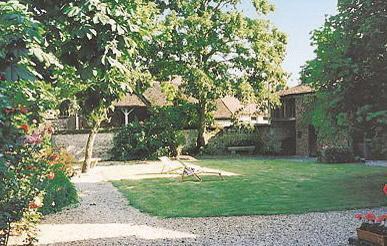 Апартаменты Holiday Home Chablis Boulevard De Ferrieres