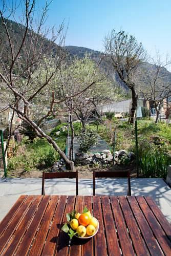 Апартаменты Hanging Garden