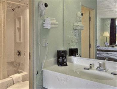 Отель Travelodge Savannah Richmond Hill