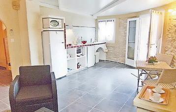 Апартаменты Holiday Home Lirac Chemin Des Carrieres