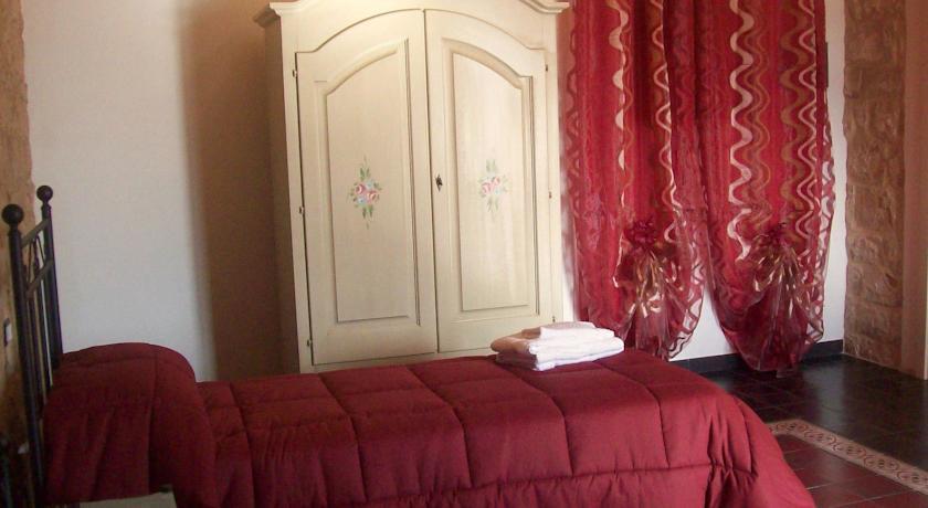 Отель Agriturismo Terra Nova "Tenuta Sparaceto"