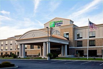 Отель Holiday Inn Express & Suites Seymour