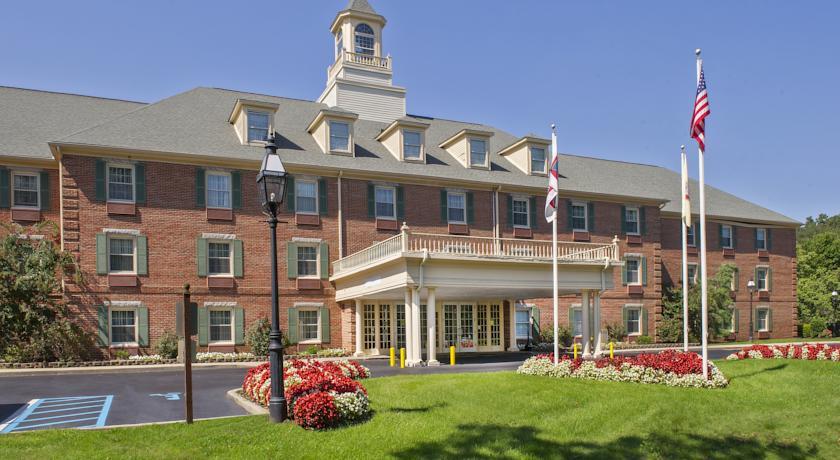 Отель Courtyard Tinton Falls Eatontown