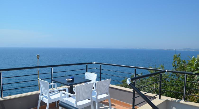 Апартаменты Sea Front Apartments