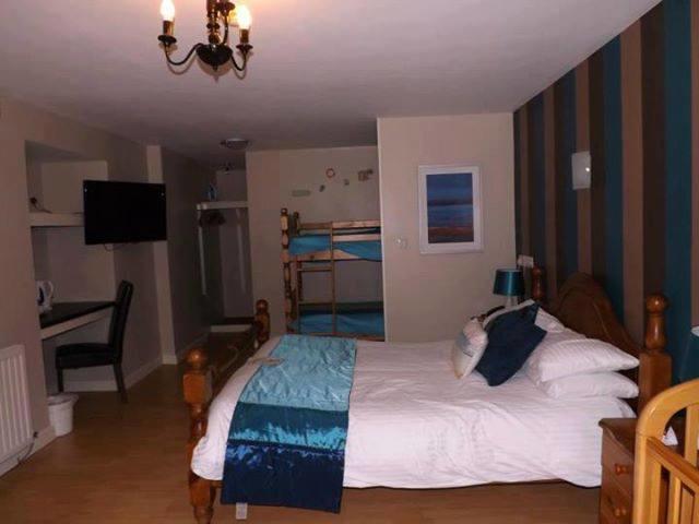 Отель Chequers Hotel