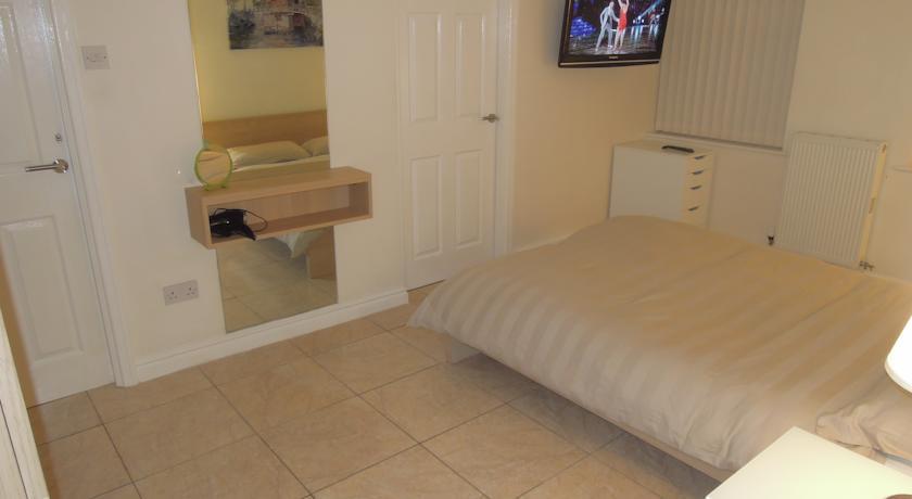 Апартаменты Dinas Apartments