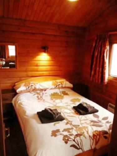 Отель Loch Insh Chalets Ltd