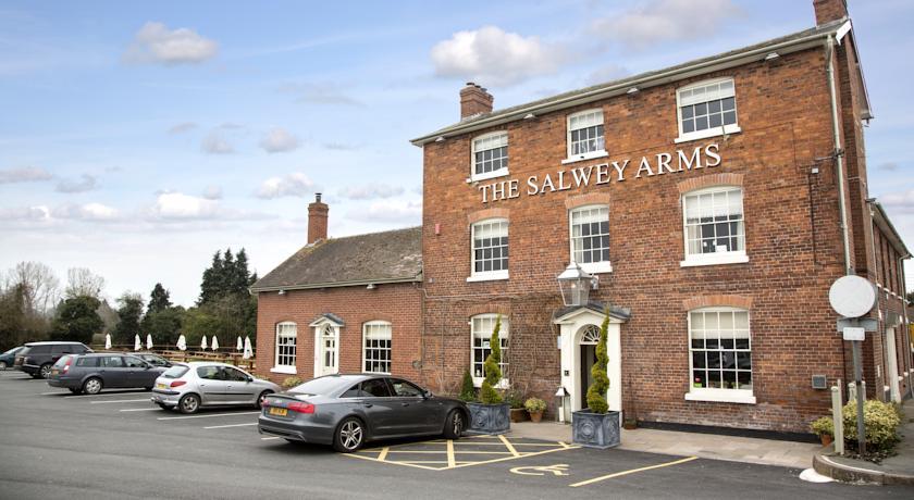 Отель The Salwey Arms