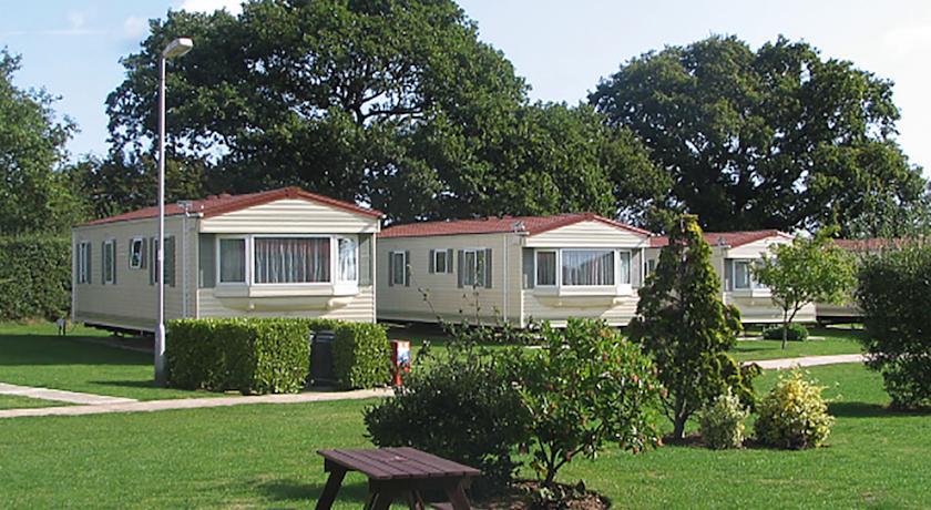 Отель St Helens Holiday Park