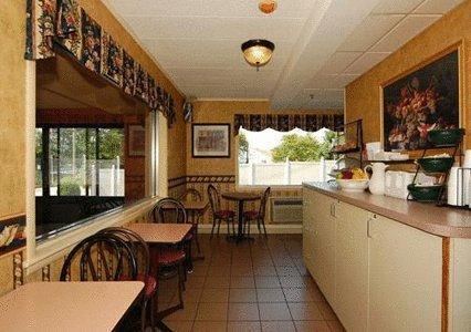 Отель Econo Lodge Hicksville
