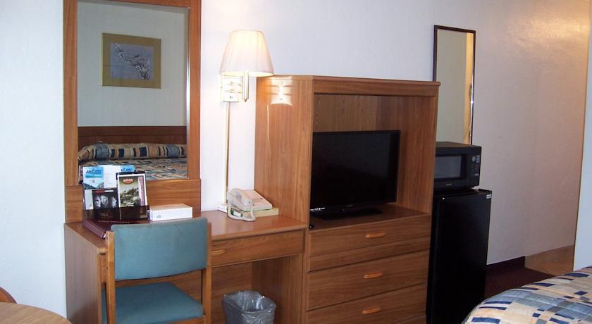 Отель Red Carpet Inn Medford