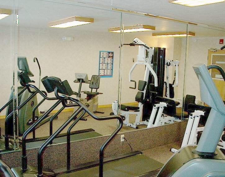 Отель Holiday Inn Express Hotel & Suites Raton