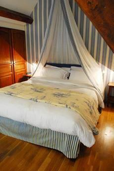Отель Le Clos Des Fontaines