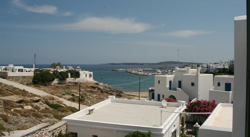 Adonis Hotel Studios & Apartments