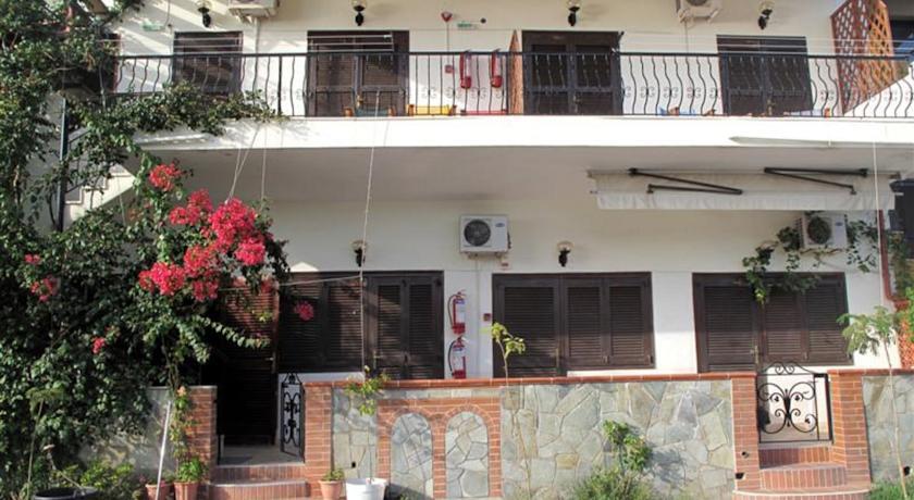 Апартаменты Akrogiali Apartments
