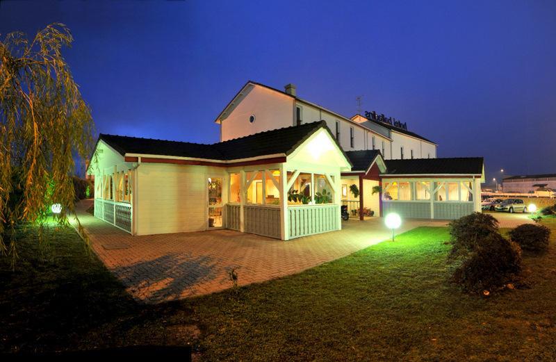 Отель Hôtel Balladins Troyes