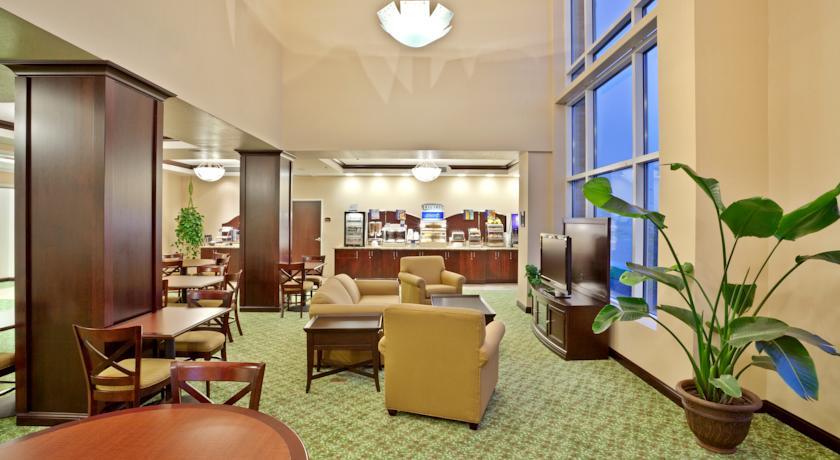 Отель Holiday Inn Express Hotel & Suites Ontario