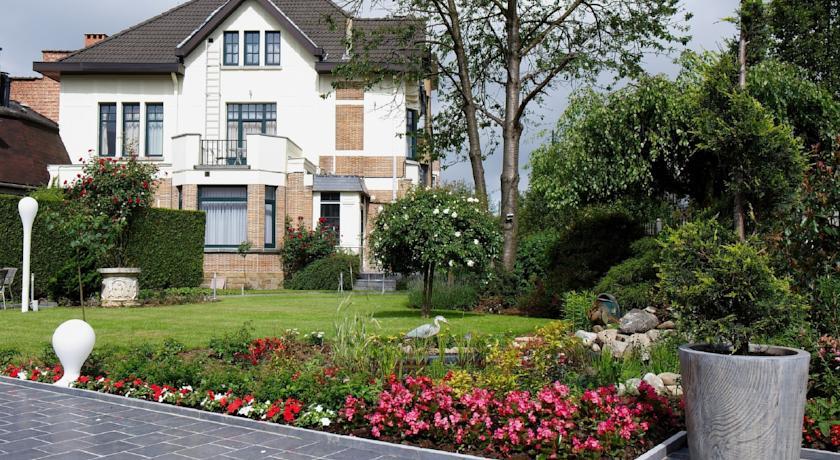 Отель Hotel La Roseraie