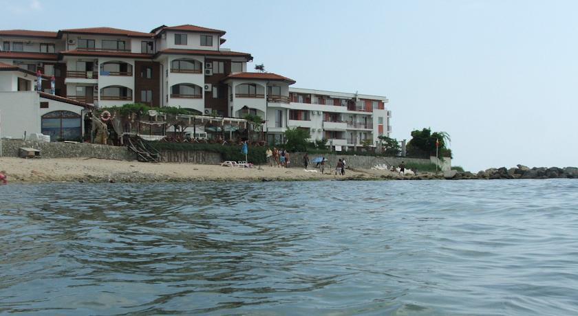 Апартаменты Robinson Beach Apartments