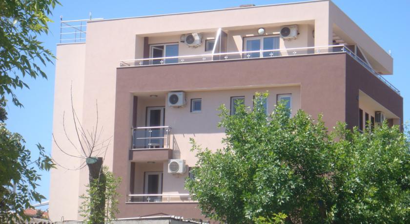 Отель Ivatea Family Hotel