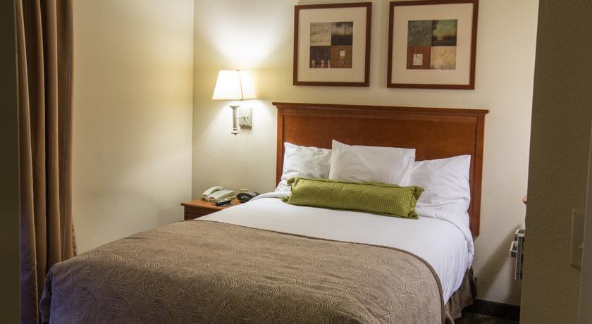 Отель Candlewood Suites KNOXVILLE AIRPORT-ALCOA