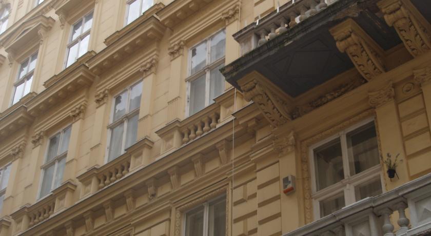 Old Monarchia Hotel