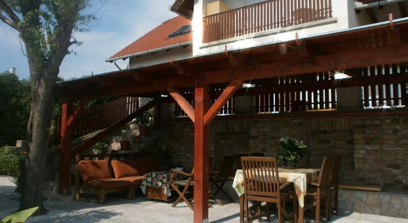 Апартаменты Fehér Rózsa Apartman