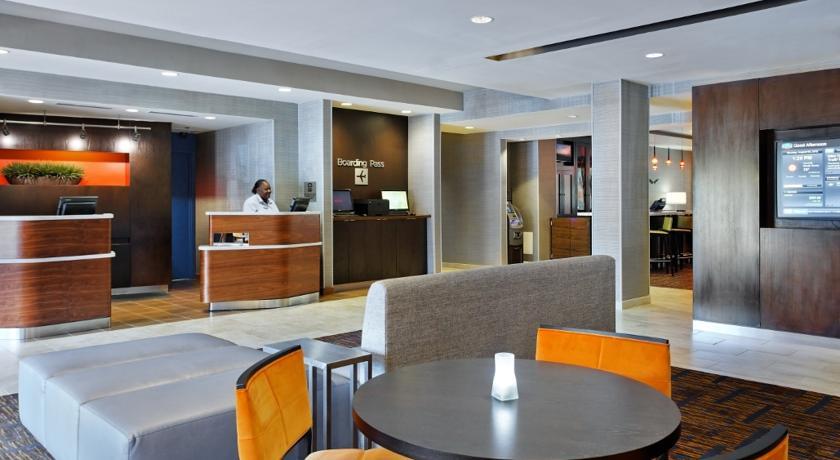 Отель Courtyard Tampa Downtown